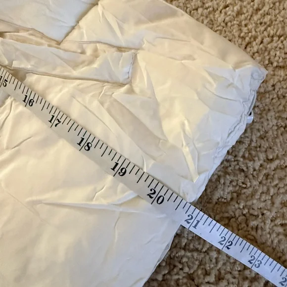 NWOT Elegant Women's Cream Quilted Vest - Picture 8 of 8